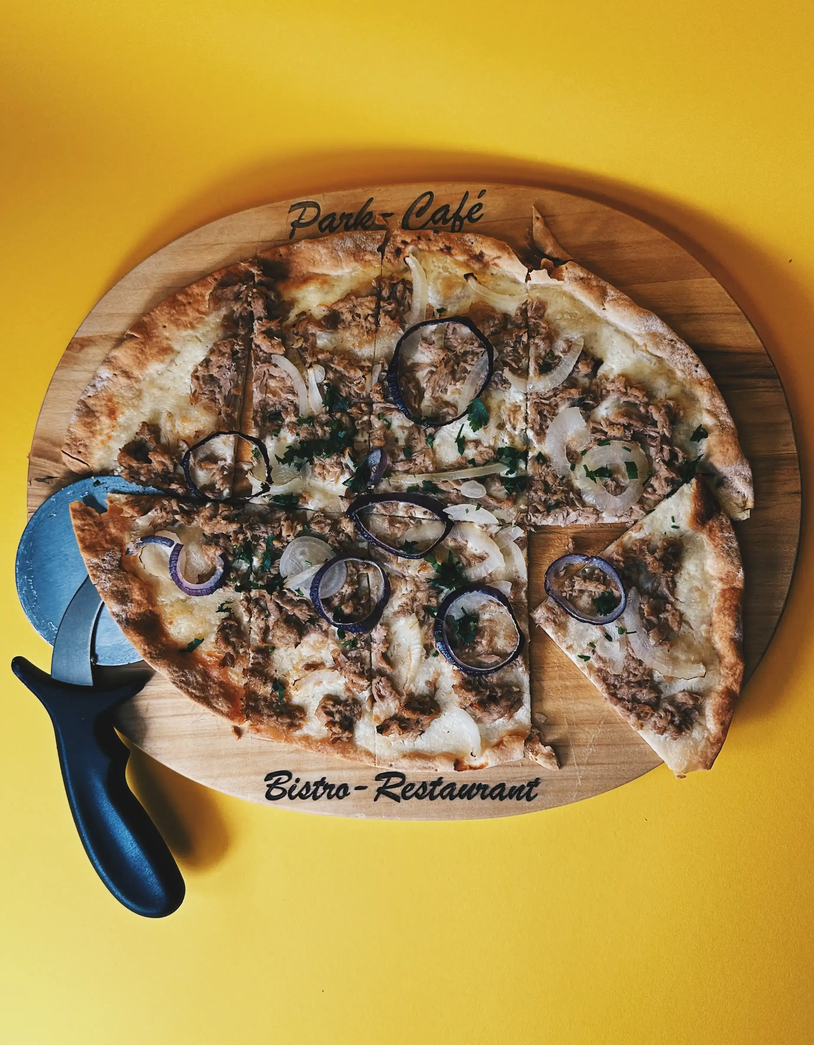 Knuspriger Flammkuchen